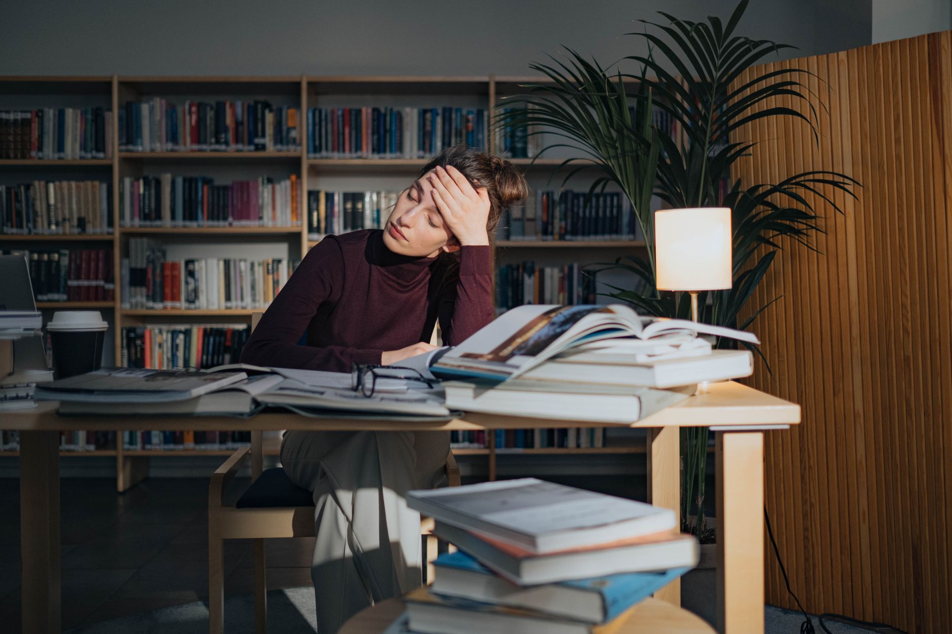 大學生熬夜族保健指南：先顧睡眠，再聰明挑保健品